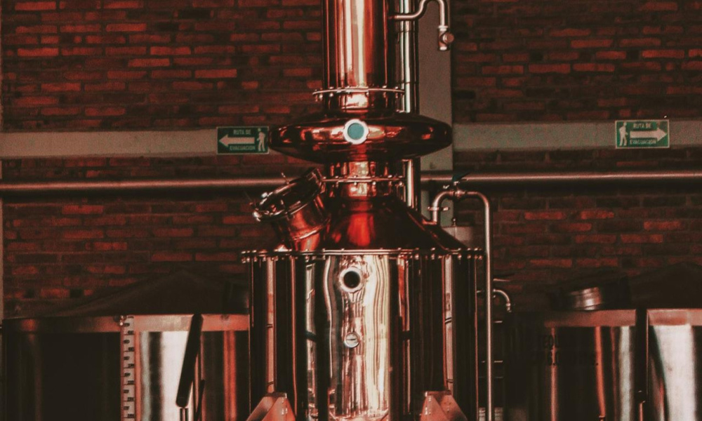 vapore in distilleria